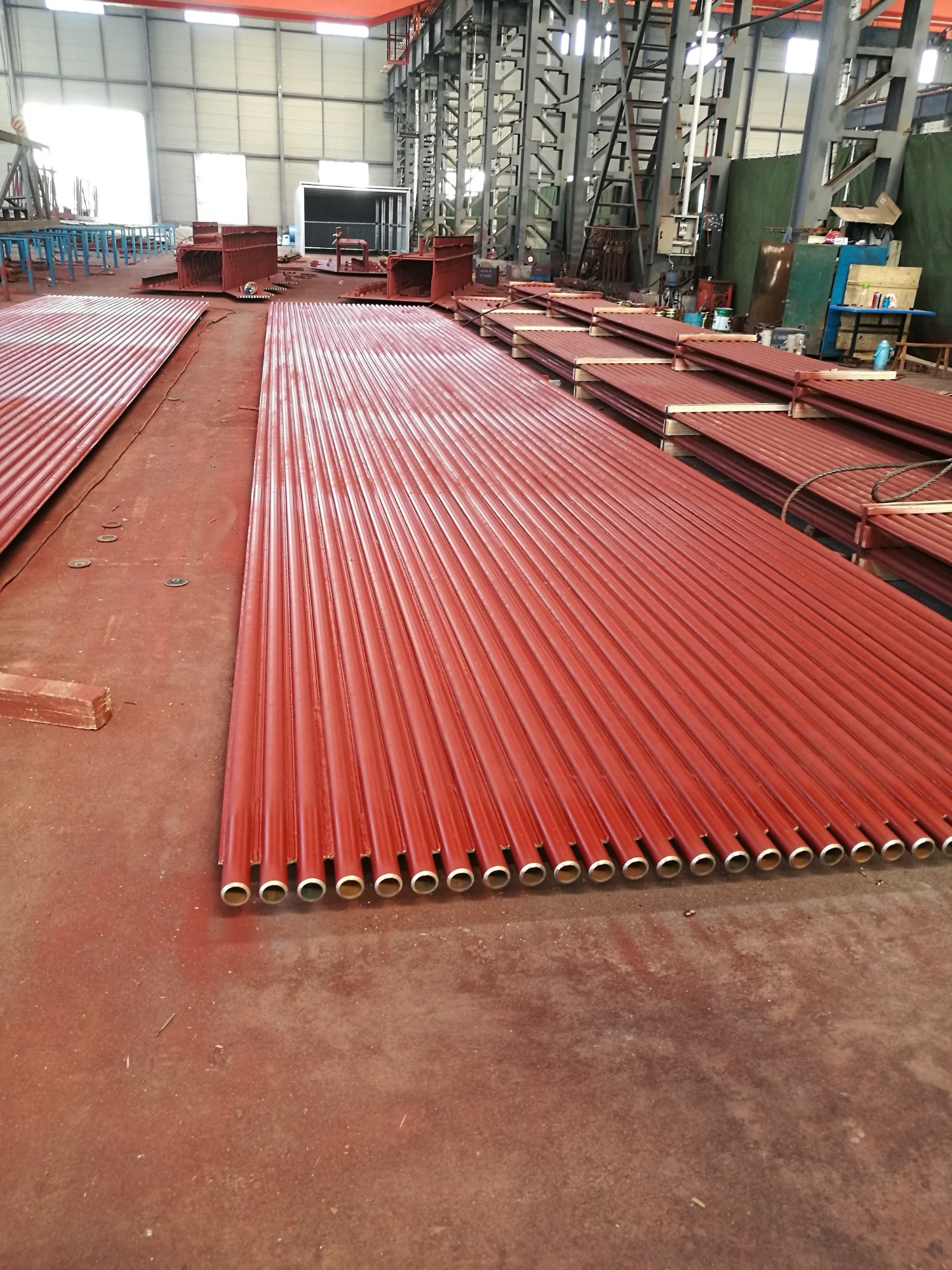 材質(zhì)：SA-210C規(guī)格：63.5×7.5 4根一排，鱗片寬度12.7mm厚度6mm管排總長度12米，內(nèi)螺紋8個頭） 管材需正偏差，帶500米密封