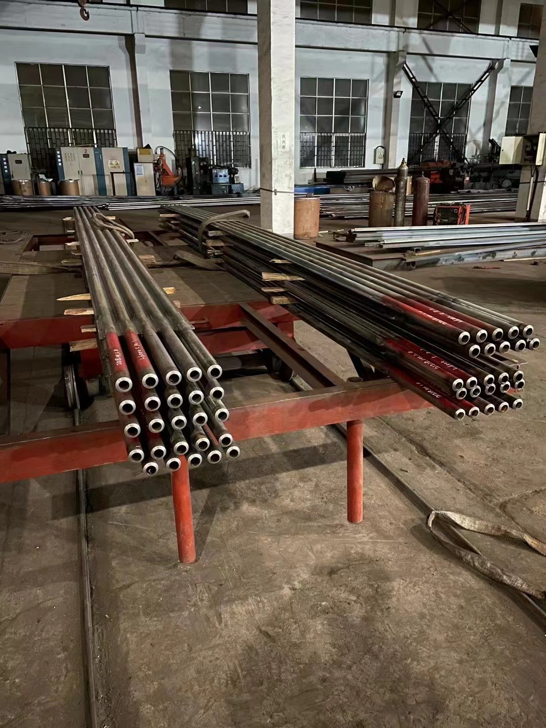 水冷壁管屏|管中心距76.2mm，管屏長(zhǎng)6米、5根一組，Φ63.5×7.1內(nèi)螺紋管，鰭片8mm