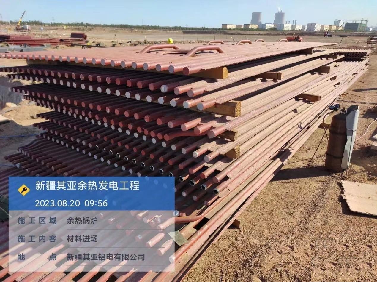 3、4號(hào)螺旋水冷壁管屏|屏寬：50.8×10=508mm；長(zhǎng)：6000mm;S=50.8mm。螺旋水冷壁管盤繞管圈，傾角為19.471°，管子規(guī)格Φ38.1×7.5。螺旋管屏膜式扁鋼厚δ=6.4，采用雙面坡口焊接型式。