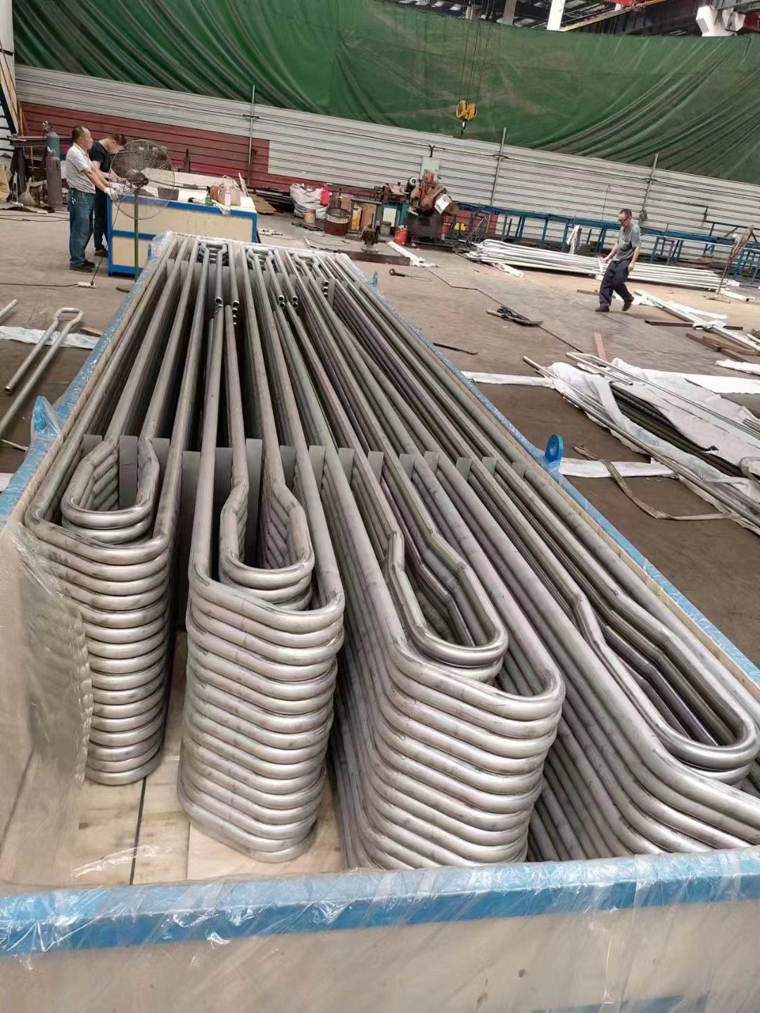 Φ38.1×7.5 SA-213T2 每件9根水冷壁管一排，長12米，管節(jié)距50.8mm,鰭片連接，鰭片為膜式扁鋼厚δ6.4㎜，材料為15CrMo，采用雙面坡口焊接型式